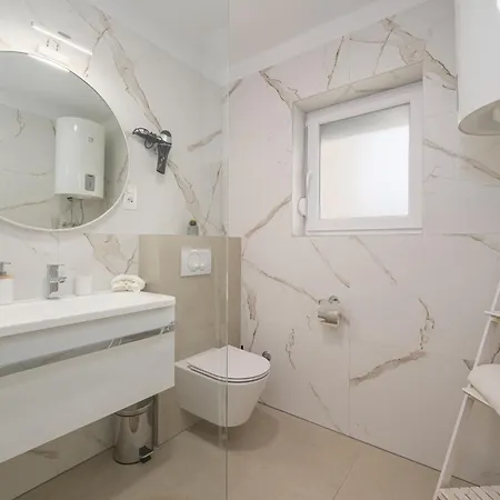 Silvana Apartment Stinjan